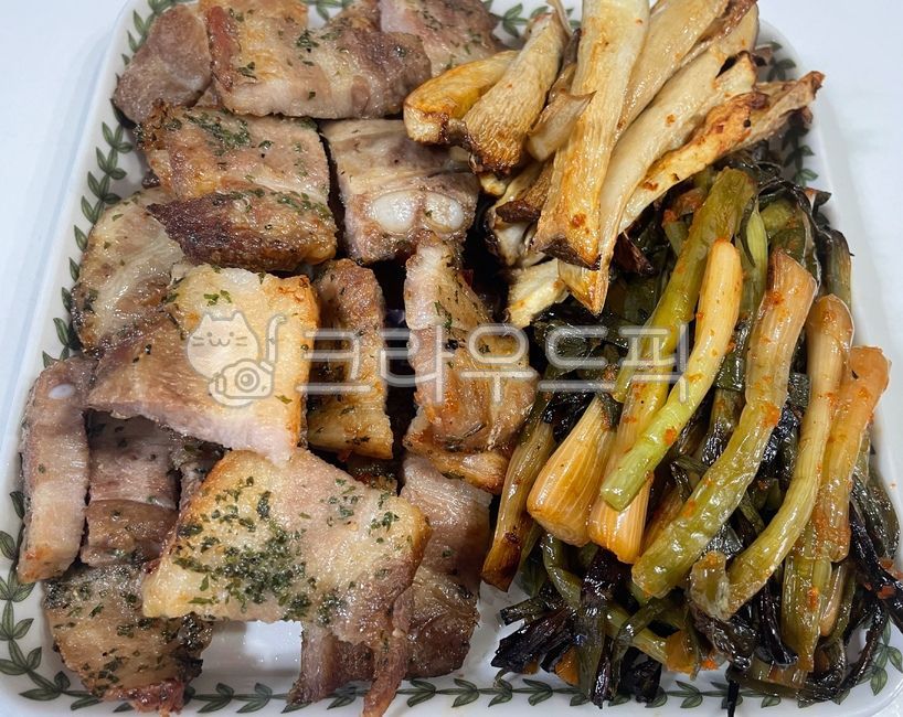 삼겹살,돼지고기,돼지,고기,육류,한국음식,한국요리,밥도둑,파김치구이,새송이버섯구이,새송이버섯,버섯,파김치,에어프라이어요리,에어프라이어구이,구이,한식,음식,요리,식사,식재료,먹방,meal,food,dish,cook,pork,meat,koreanfood