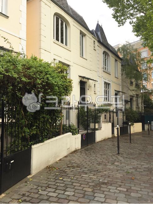 프랑스거리,파리거리,프랑스,도시,유럽도시,프랑스전경,파리전경,파리,길,도로,거리,보도,중심지,metropolis,sidewalk,street,road,city,path,주택,housing,건물,building,유럽,europe,france,paris