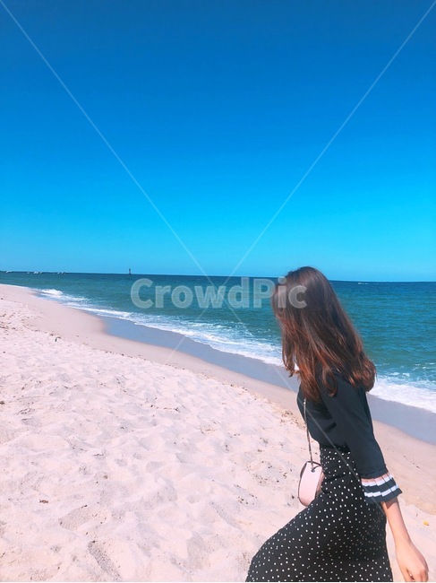 뒷모습,바다,인물실루엣,감성,여행,trip,여자,옆모습,패션,도트,치마,하늘,배경,풍경,감성사진,필름,필름사진,파도,바람,lady,sky,실루엣,여성,색감,색체,fashion,의류,clothing,강릉,해변,휴가,colorsense,person,사람,사람,인물,인간,human,person,여성,여자,woman,female,lady