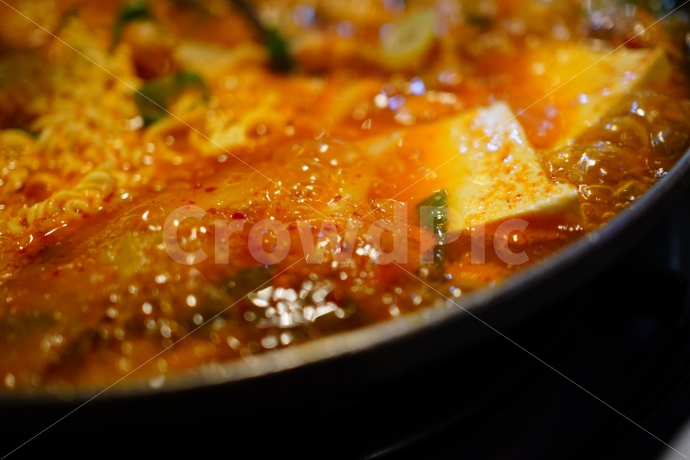 김치찌개,라면,두부,국물,음식,식사,한식,요리,조리,야채,양념,파,지글지글,보글보글,레시피,recipe,cook,noodle,meal,food,soup,vegetable,korea,한국,한국요리,한국적,한국적인,한국의,식당,버큼,얼큰한,얼큰하다,매운,맵다,이열치열,맛있다,맛있는,맛집,kimchi,음식,식재료,요리,food,cook,meal,dishes,food reserves,한식,한국음식,한국요리,korean food,korean dishes,korean meal,korean cook