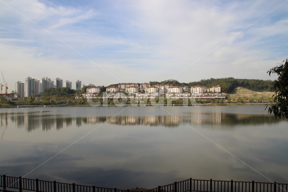 건물,강,낮,시원한,하늘,도시,풍경,city,landscape,한국도시풍경,한국도시경관,korea cityscape,water,물,nature,자연,outdoors,옥외,reservoir,저수지