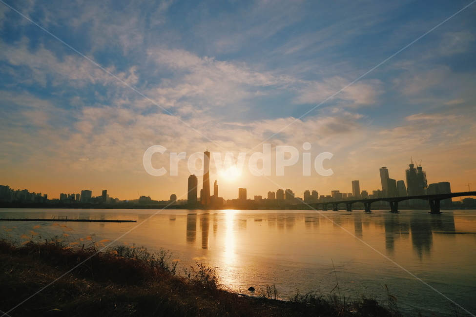 하늘,일몰,빌딩,한강,landscape,sky,river,sunset,노을,도시,풍경,city,landscape,한국도시풍경,한국도시경관,korea cityscape,감성,sensible,feeling,nature,자연,outdoors,옥외,red sky,붉은 하늘,dawn,새벽,dusk,황혼