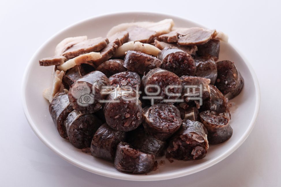 순대,돼지고기,길거리음식,전통음식,한식,음식,요리,수육,식재료,맛있는,식사,한국음식,food,cook,meal,delicious,접시,그릇,plate,bowl