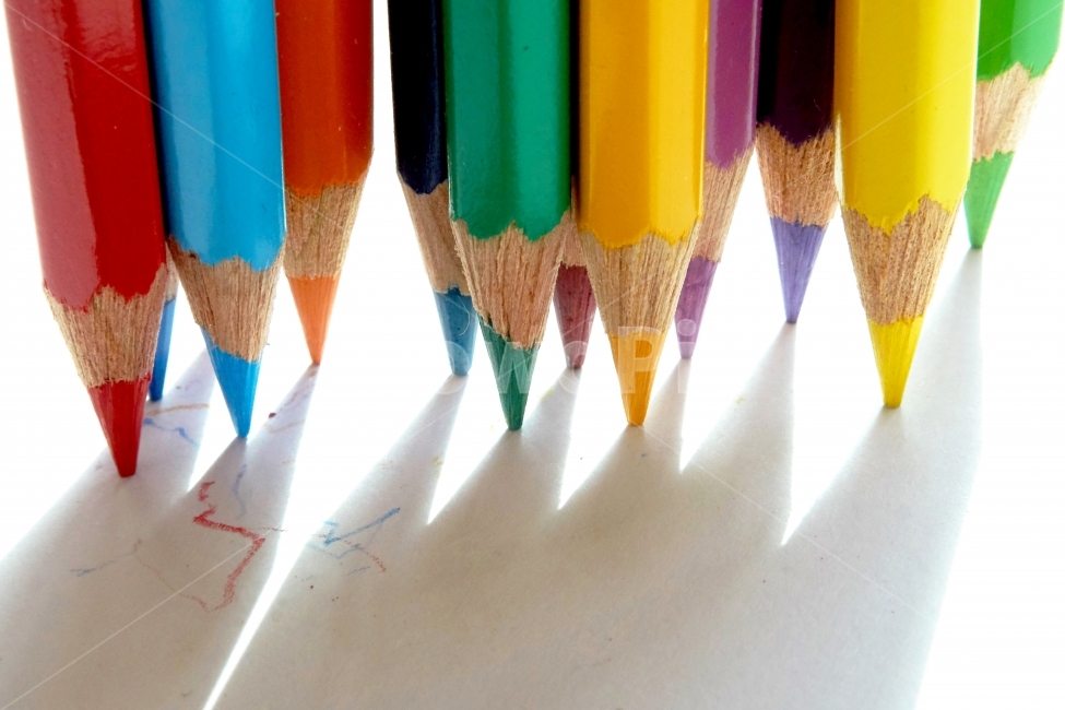 색연필,무지개,colorful,색깔,그라데이션,색채,다양한,빨강,주황,노랑,초록,파랑,남색,보라,연필,art,pencil,graduation,미술,도구,뾰족한,colored,color,배경,empty,space,그림자,예술,art,사물,물건,오브젝트,thing,object,matter,학용품,문구류,사무용품,school supplies,stationery,office supplies