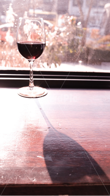 와인,해질녘,퇴근길,한잔,버건디,테이블,wine,술,주류,alcohol,감성,sensible,feeling