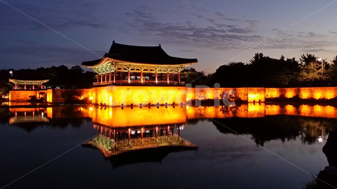 야경,경주,안압지,동궁과월지,안압지야간개장,경주안압지,landscape,감성,경관,조명,빛,불빛,호수,한국문화,한국전통,koreanculture,나무,목조,건축,정자,한국관광지,한국명소,랜드마크,배경,백그라운드,물,weter,연못,저수지,신라시대,역사,유적지,lake,물그림자,빛그림자,야경,밤,풍경,nightscape,night,landscape,한국전통,한국문화,korean traditional,korean culture