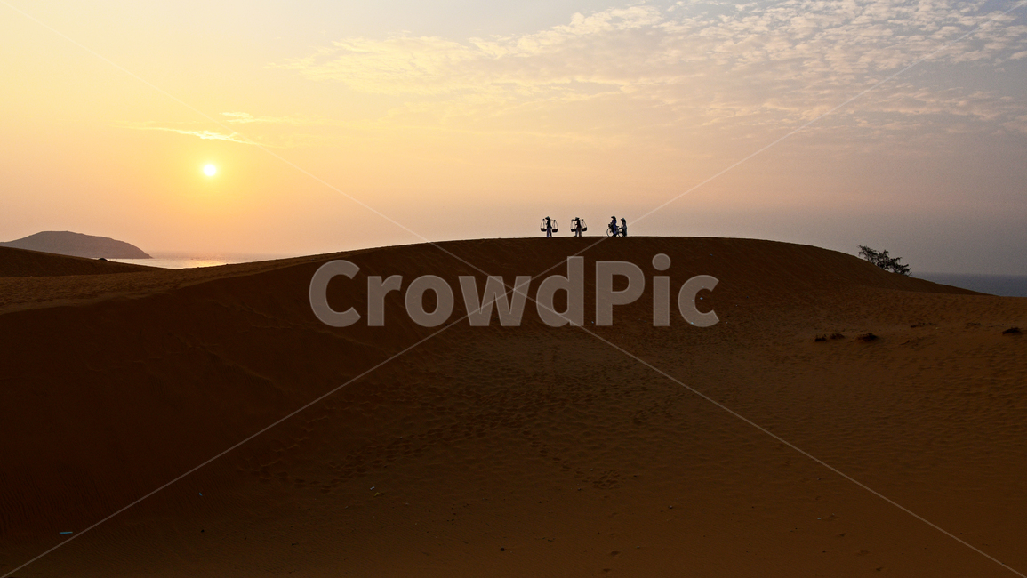 베트남,무이네사막,일출,무이네사막아침,사막여명,sand,모래,outdoors,옥외,nature,자연,dune,모래언덕,human,인간,person,사람