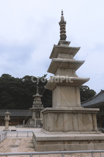 석가탑,불국사,종교,불교,불교탑,석탑,불교미술,불교건축,건축미,한국미,전통미,한국전통,유적지,유적,절,temple,monument,기념물,한국전통,한국문화,korean traditional,korean culture,조각상,동상,석상,조형물,statue,bronze statue,stone statue