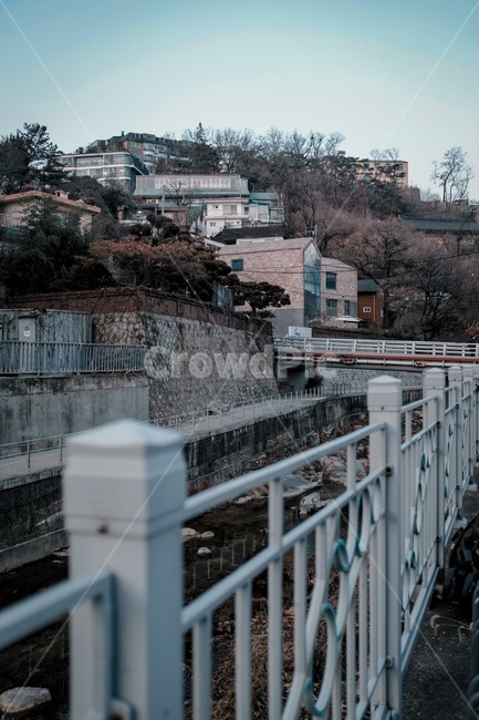 banister,난간,handrail,railing,주택가,다리,개천