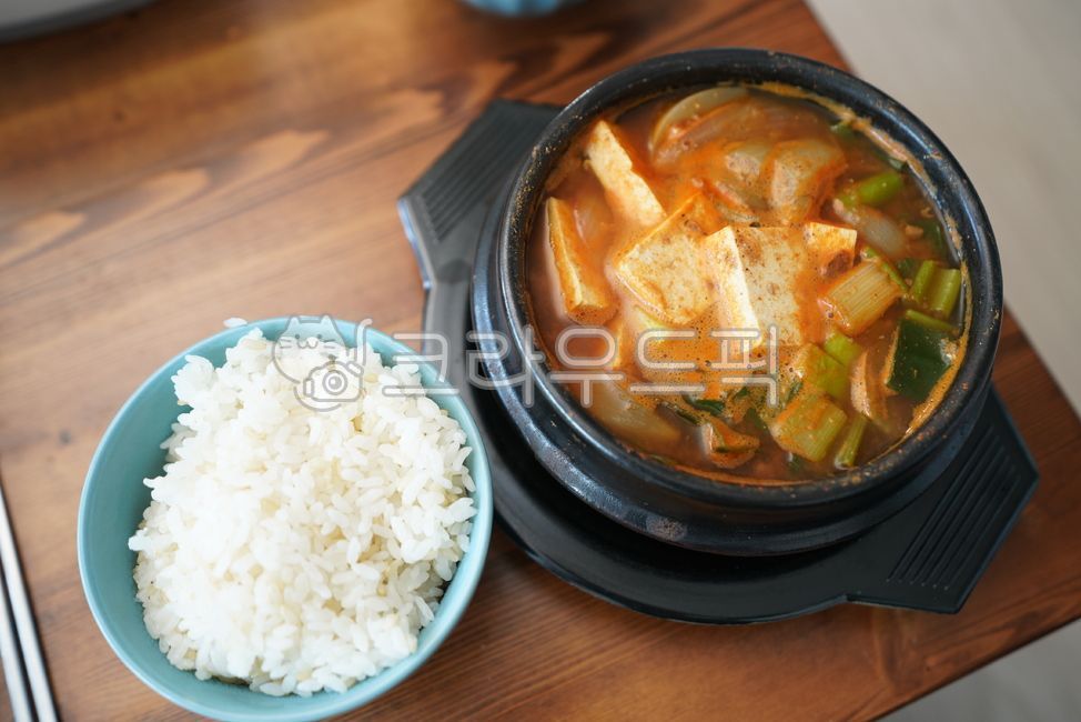 된장찌개,국물,찌개,한식,음식,식사,먹거리,요리,끼니,집밥,뚝배기,그릇,밥,쌀밥,두부,food,bowl,meal,음식,식재료,요리,food,cook,meal,dishes,food reserves