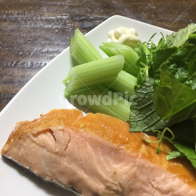 연어스테이크,연어,스테이크,셀러리,채소,salmon,steak,salary,음식,식재료,요리,food,cook,meal,dishes,food reserves,수산물,해산물,fishery products,seafood