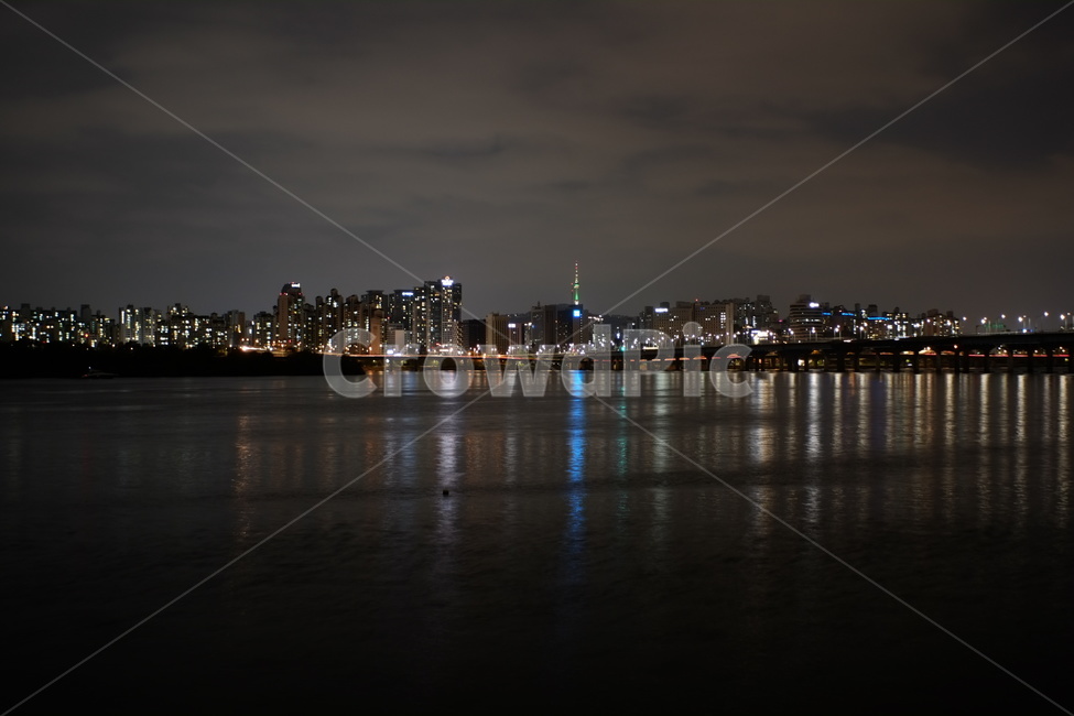 한강,야경,풍경,도시,빛,물결,반사,조명,hanriver,night,nightview,city,강,강가,water,river,urban,sky,tower,남산타워,전경,야경,밤,풍경,nightscape,night,landscape,도시,city,한국도시풍경,한국도시경관,korea cityscape,waterfront,워터 프론트,물