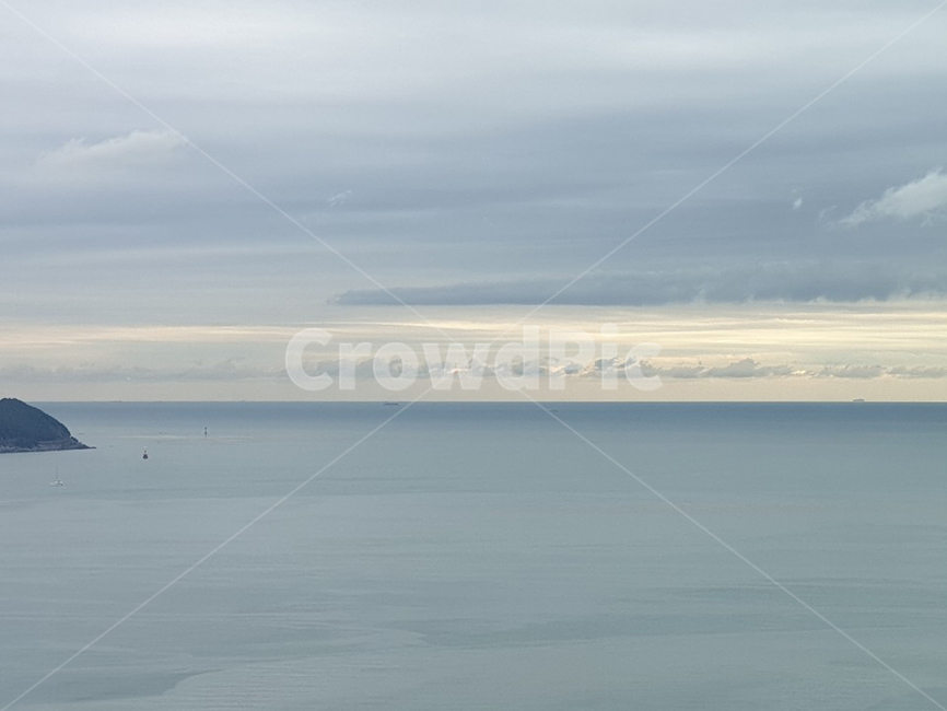 구름,먼바다,바다,배,sea,sky,cloud