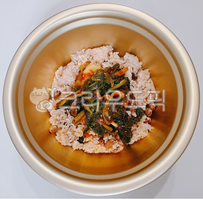 열무비빔밥,비빔밥,열무김치,김치,양푼이비빔밥,양푼비빔밥,양푼열무비빔밥,양푼,쌀밥,쌀,밥,콩밥,콩,영푼이비빔밥,검정콩,밤콩,서리태,음식,요리,식사,식재료,먹방,백미,현미,잡곡,잡곡밥,food,dish,cook,meal,rice