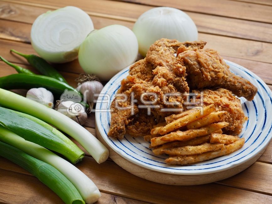 치킨,후라이드치킨,튀긴음식,음식,배경,닭고기요리,요리,식사,chicken,friedchicken,friedfood,food,background,chickenmeat,cooking,meal,채소,양파,유기농채소,유기농,감자튀김,vegetable,onion,organicvegetables,organic,frenchfries,파,마늘,wave,garlic,음식,식재료,요리,food,cook,meal,dishes,food reserves
