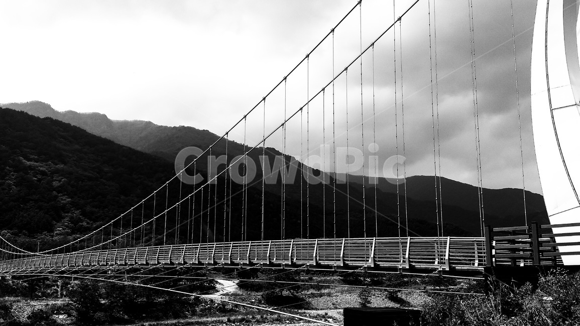 다리,규칙,패턴,흑백,구조물,구조,bridge,rule,pattern,blackandwhite,structure,black,dark,흑백,모노톤,monochrome,black and white,건축물,건물외관,exterior,building,structure,architecture,construction