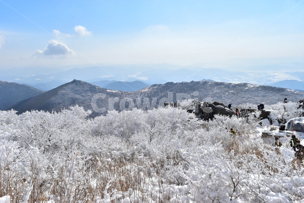 무등산,국립공원,풍경,힐링,산행,설경,상고대,서리꽃,서석대,입석대,안양산,백마능선,장불재,증심사,중봉,중머리재,천왕봉,지왕봉,Korea,National,Park,눈풍경,등산,주상절리,판타스틱,겨울왕국,겨울,지질공원,인왕봉,천지인,설국,2018년,1월,눈꽃,파란하늘,트레킹,winter,landscape,감성,아름다운,황홀한,장관,비경,선경,최고,사진,겨울,계절,winter,season,자연,풍경,nature,landscape,한국자연풍경,한국자연경관,korea nature landscape,outdoors,옥외,ice,얼음