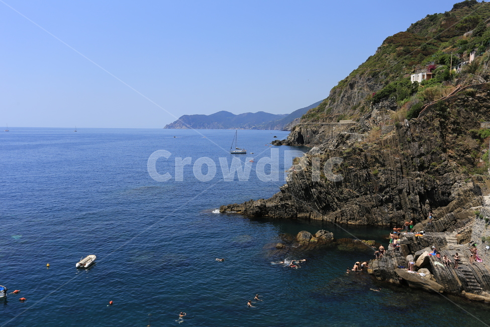이태리,이탈리아,친퀘테레,italy,cinqueterre,마나롤라,유럽,바다,마을,언덕,산,사람,수영,보트