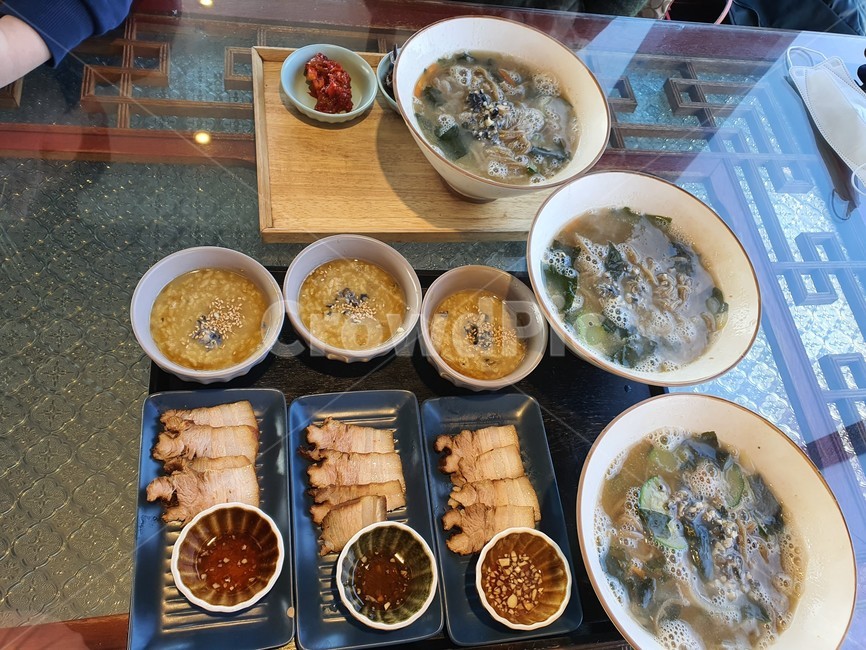 보말칼국수,삼겹살수육,보말죽,요리,food,음식,식사