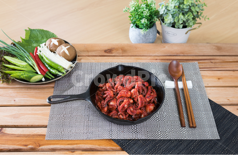 음식,쭈꾸미볶음,식사,안주,쭈꾸미,저녁식사,한식,korea,spicy,오징어볶음,식당,매콤,매운맛,red,맛집,고추장,고춧가루,식재료,요리,cook,reserves,수산물,해산물,fisheryproducts,seafood,한국음식,한국요리,food,dishes,korean,meal,koreancook,맛있다,먹다,맵다,소스,볶음,음식,식재료,요리,food,cook,meal,dishes,food reserves,한식,한국음식,한국요리,korean food,korean dishes,korean meal,korean cook