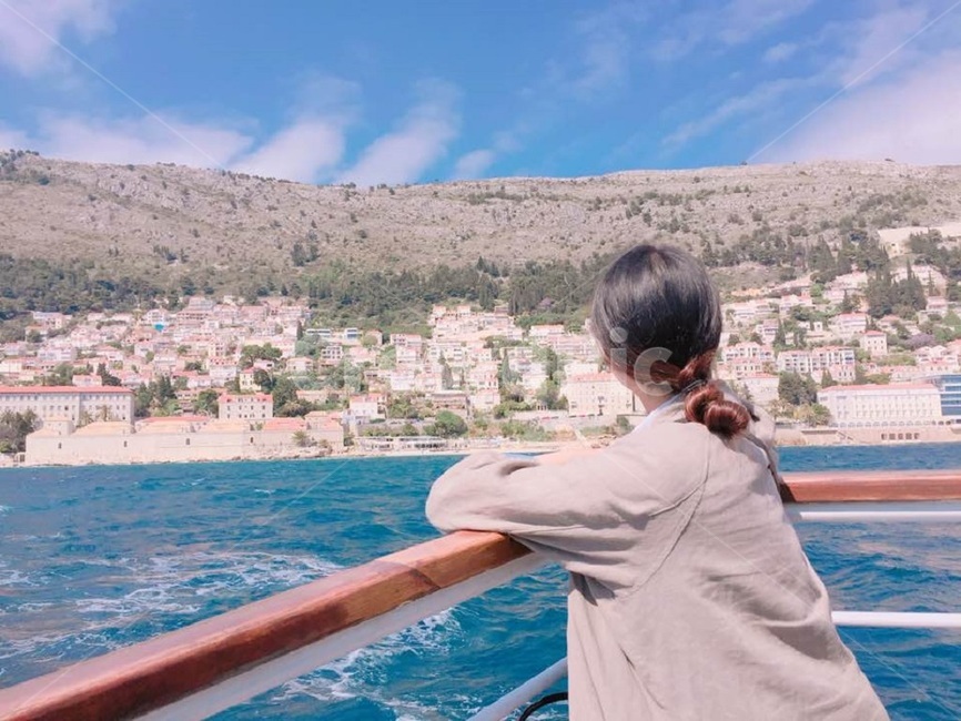 요트,yacht,청량한,크로아티아,두브로브니크,크루즈투어,바닷물,croatia,dubrovnik,동행,유유자적,하늘,푸른,도시,풍경,city,landscape,해외,외국,세계,foreign,oversea,world,세계도시풍경,해외도시풍경,외국도시풍경,world cityscape,사람,인물,인간,human,person,여성,여자,woman,female,lady,여행,휴가,traveling,vacation,trip,감성,sensible,feeling,nature,자연,water,물,outdoors,옥외