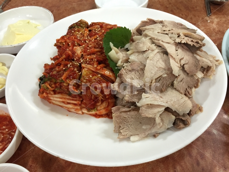 보쌈,수육,야식,음식,먹방,음식,식재료,요리,food,cook,meal,dishes,food reserves,육류,고기,meat,한식,한국음식,한국요리,korean food,korean dishes,korean meal,korean cook