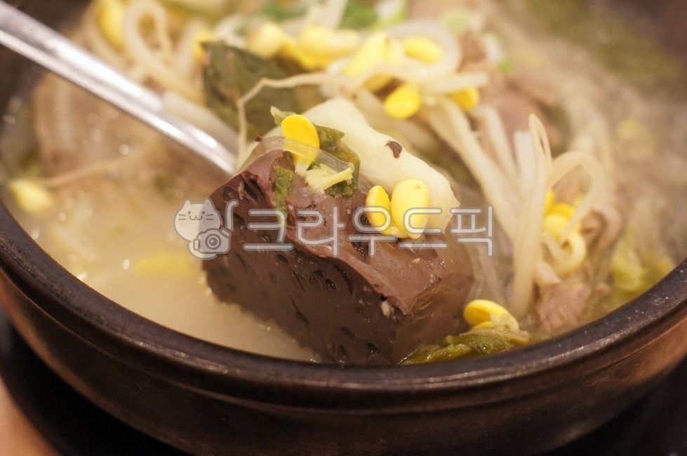 ,soup,reserves,bloodcake,bloodcakehangoversoup,bowl,pottery,Meat soup and rice,porkstew,Bean sprout seonji hangover soup,Seonji,meatsoup,earthen pot,Seonji Haejangguk,earthenpot,Seonjit soup,Gukbap,ttukbaegi