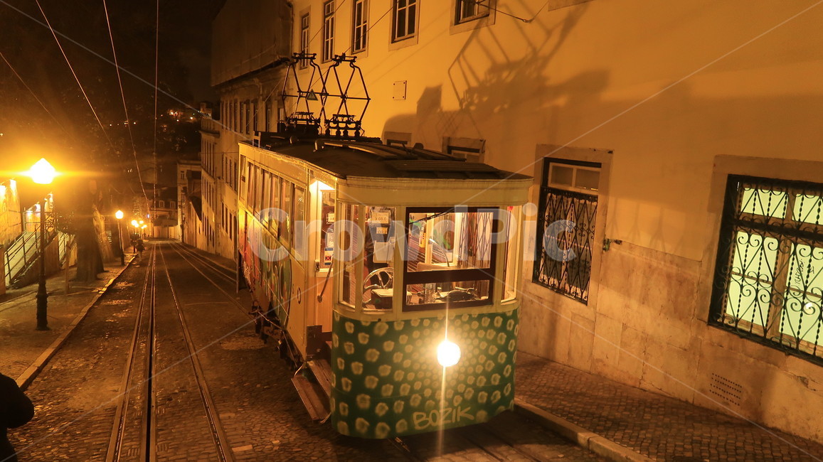 funicular,night view,Lisbon,Emotion,tram,dinner,Portugal,europe