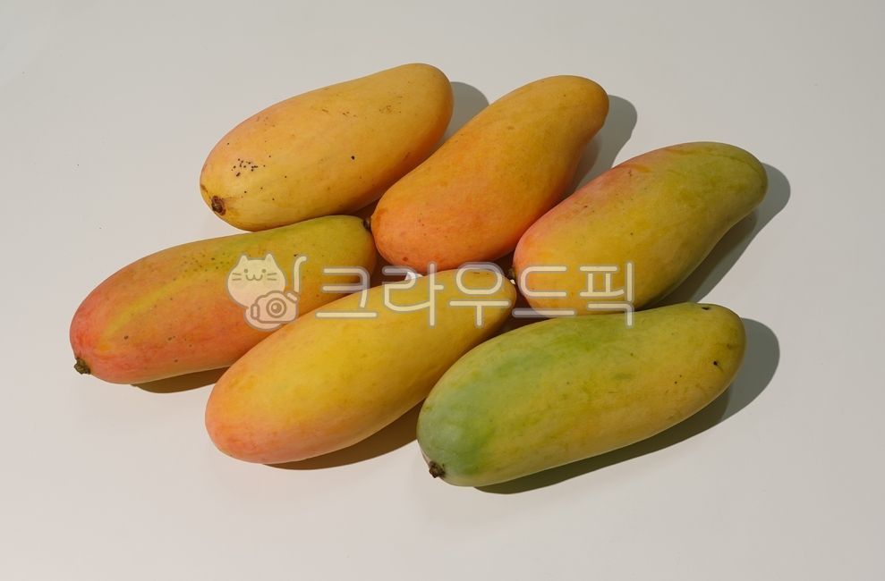 fruit,Mahachanok,yellow mango,Postripening Mango,food,mango,Thai Mango,Ripe mango,Long mango,rainbow mango