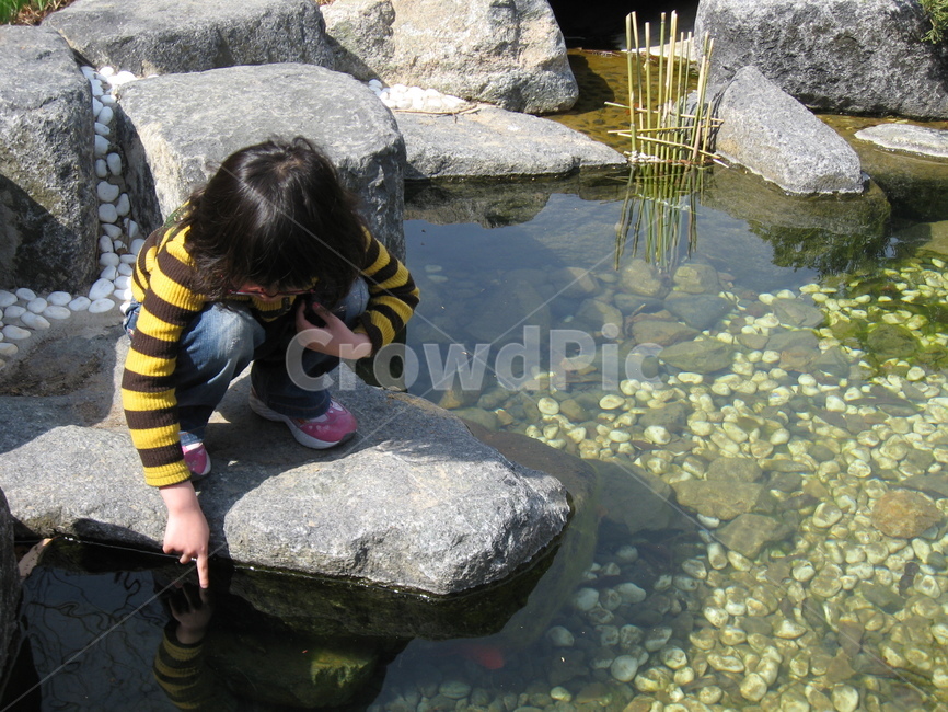 생각,연못,자연,학습,체험,water,outdoors,옥외,사람,인물,인간,human,person,어린이,어린아이,child,children,kid
