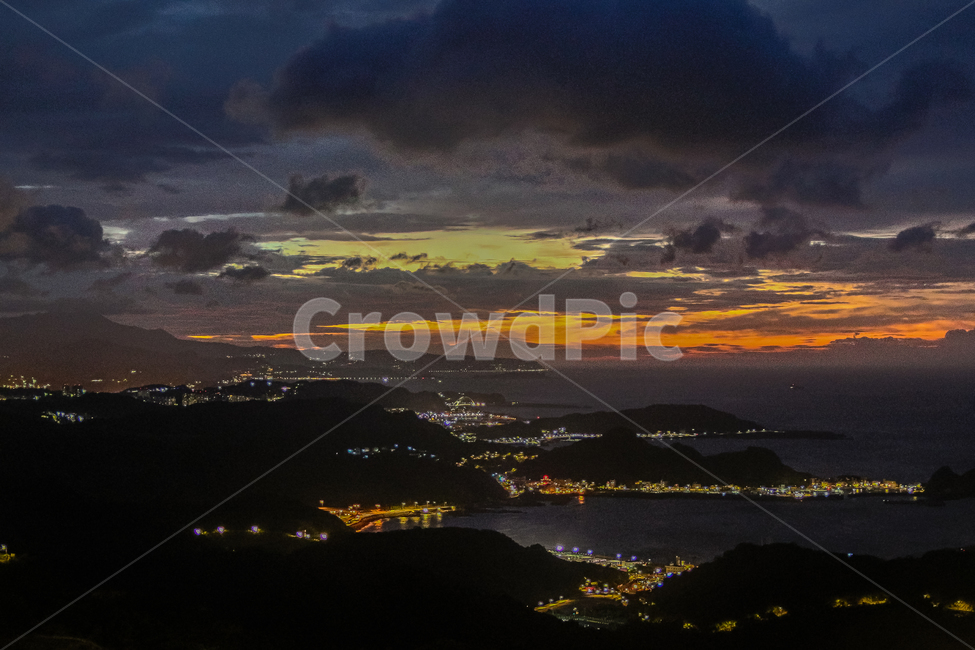 nature,자연,outdoors,옥외,산맥,mountainrange,산,mountain,scenery,풍경,대만,해질녘,야경,밤,풍경,nightscape,night,landscape,경치,sky,하늘,sunset,일몰,red sky,붉은 하늘,dusk,황혼,dawn,새벽