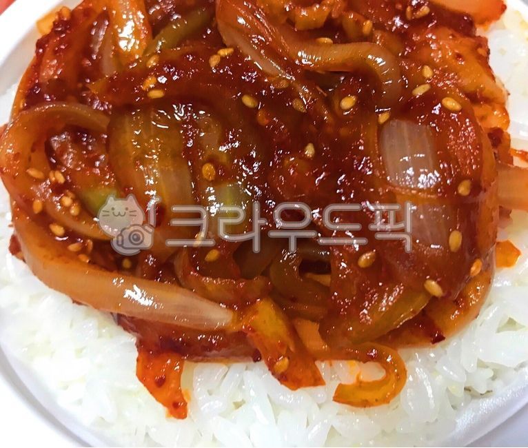 양파볶음비빔밥,비빔밥,양파볶음밥,양파,양파요리,요리,음식,식사,비빔,밥,쌀,rice,food,meal,dish,식재료,야채,매콤한,양념,양념장,양파볶음,볶음,밥도둑,맛있는,먹방,혼밥,집밥,참깨