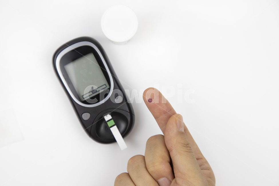 오브젝트,배경,의료,생활,당뇨,체크,확인,검사,당뇨체크기,손가락,손,혈당,건강,헬스케어,측정기,기기,피,사람,인물,인간,human,person,신체일부,몸,body,의료,의학,병원,medical,hospital,clinic