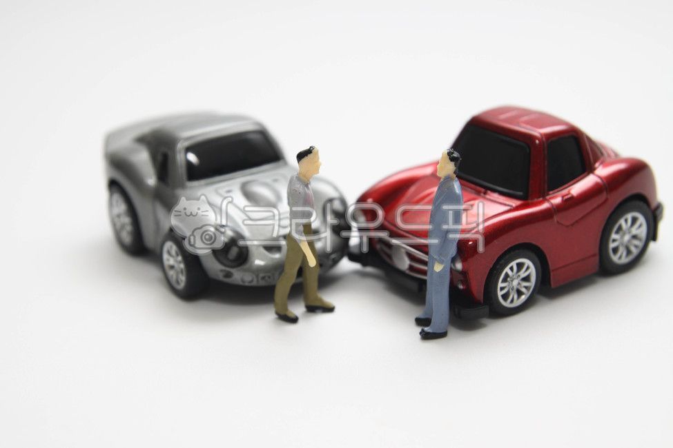 장난감,미니어쳐,미니어처,남자,정물,휠,타이어,자동차사고,사고,자동차,교통,생활,교통사고,접촉사고,부상,파손,안전,보험,충돌,연출,컨셉,교통,교통수단,traffic,transportation,연출,컨셉,콘셉,direction,concept