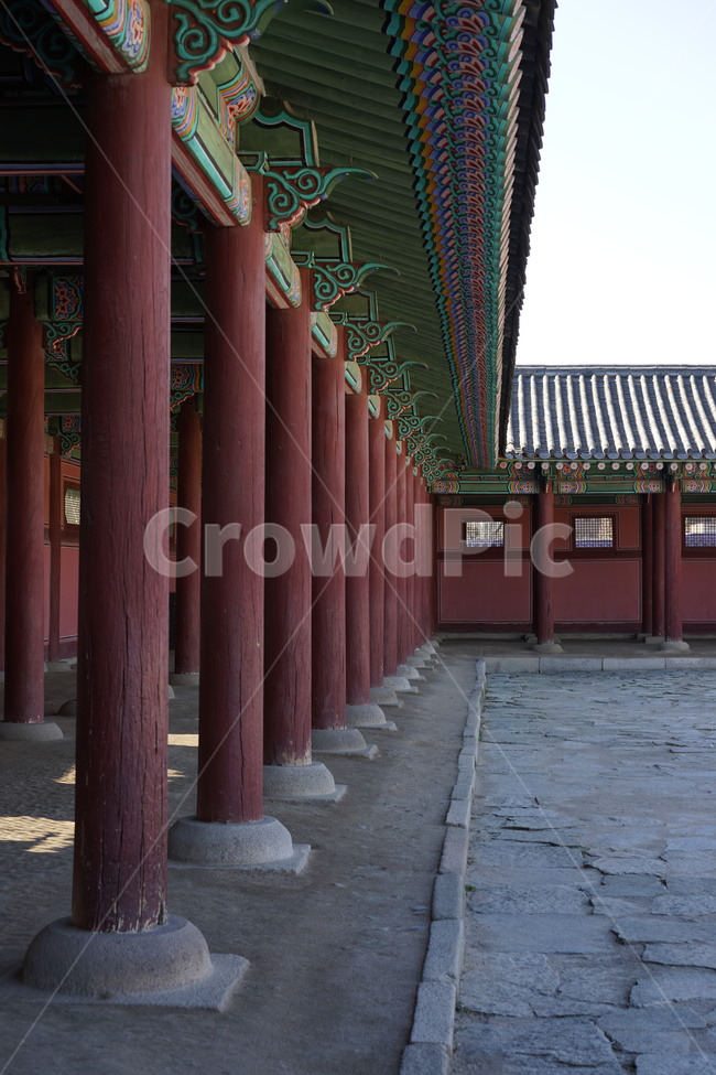 한국적,전통적,기와,처마,궁,나열,기둥,한국전통,한국문화,korean traditional,korean culture,건축물,건물외관,exterior,building,structure,architecture,construction