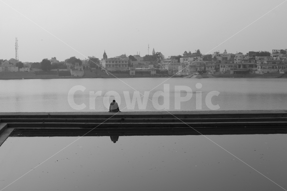 실루엣,흑백,인도,인물,고독,푸쉬카르,도시,풍경,city,landscape,해외,외국,세계,foreign,oversea,world,세계도시풍경,해외도시풍경,외국도시풍경,world cityscape,사람,인물,인간,human,person,인물실루엣,사람실루엣,character silhouette,human silhouette,고독함,외로움,쓸쓸함,우울함,슬픔,lonely,solitary,흑백,모노톤,monochrome,black and white