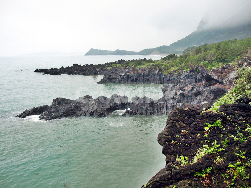 sedimentary rock,basalt,Olle,joint,ocean,Jeju,Olle Course 10,Seogwipo City,strangely shaped rocks,Sanbangsan Mountain,volcanic stone