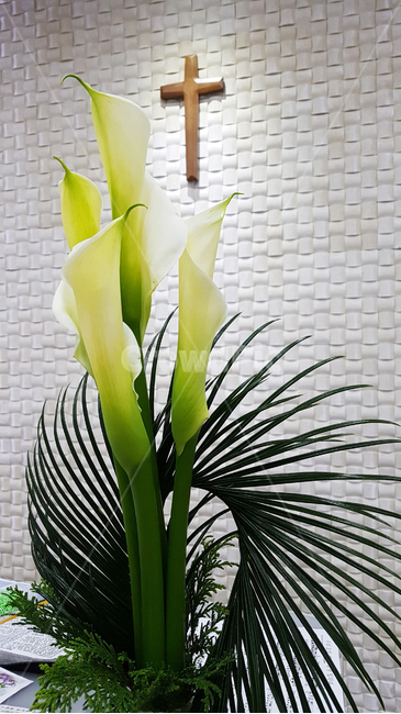 백합,꽃꽂이,십자가,교회,plant,식물,ikebana,이케바나,blossom,꽃,flowerarrangement,flower,vase,ornament,장식,종교,신앙,religion,belief,faith