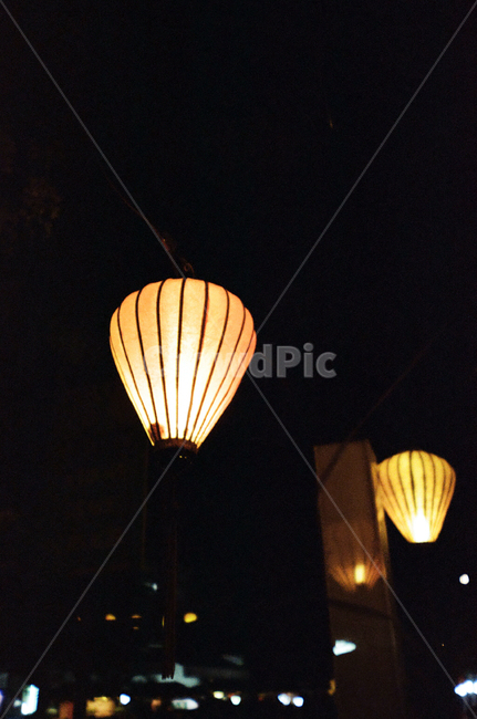 열기구,film,필름,필름카메라,조명,등,카페,cafe,야경,밤,풍경,nightscape,night,landscape,vehicle,차량,hot air balloon,transportation,교통,aircraft,항공기