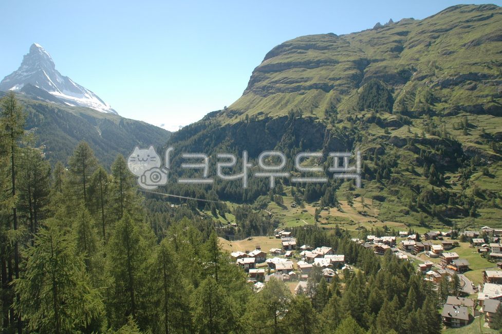 panoramic,ice,mountain,view,matterhorn,sunny,landmark,day,sky,town,switzerland,tree,swiss,mount,zermatt,panorama,snow,alpine,serenity,alps,rockies,summit,summer,rocky,top,village,glacier,green,famous,clear,hiking,peak,calm,blue,serene,landscape