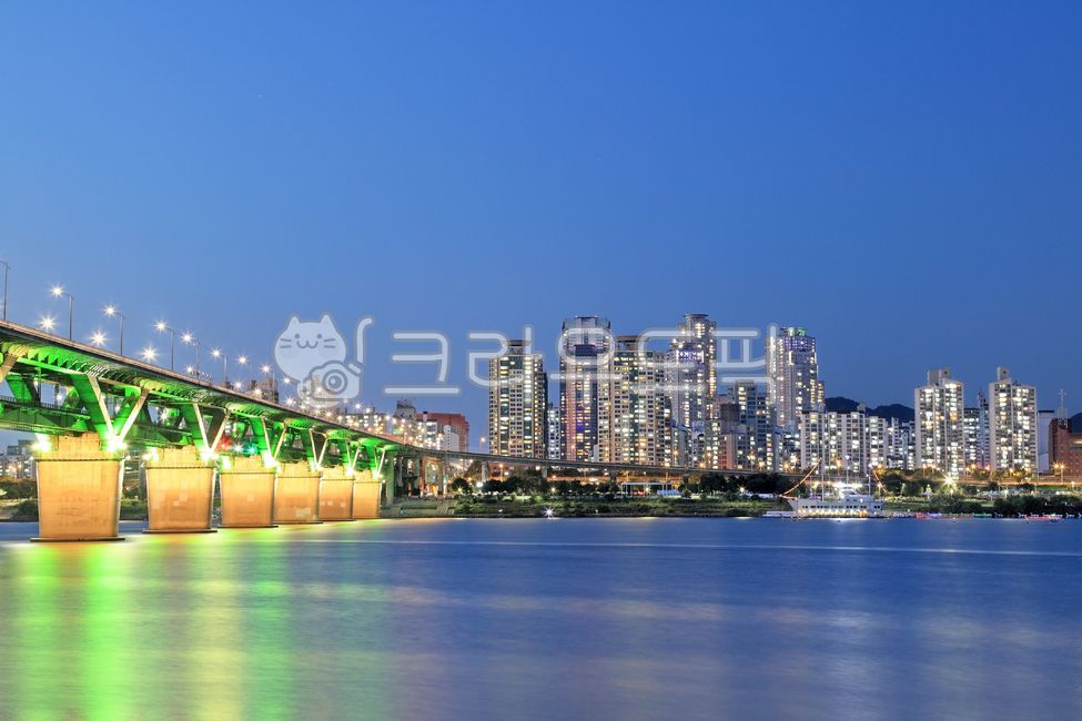 아파트,야경,한강,강,강변,한강변,빌딩,고층빌딩,고층아파트,고층,주상복합,도시,도심,하늘,배경,백그라운드,건축,건축물,현대,현대건축,배,선박,선상,선상레스토랑,레스토랑,불빛,조명,풍경,도시풍경,공원,한강공원,고수부지,다리,대교,교량,청담대교,뚝섬,광진구,서울,한국,비지니스,비즈니스