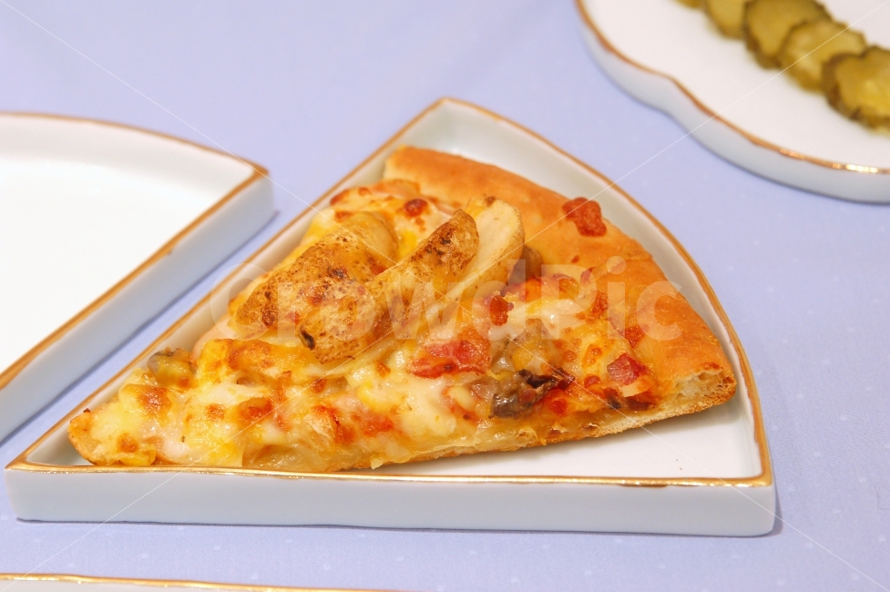 피자,음식,간식,디저트,빵,접시,토핑,치즈,밀가루음식,테이블,음식,식재료,요리,food,cook,meal,dishes,food reserves,빵,bread,양식,서양음식,서양요리,western food,western dishes,western meal,western cook