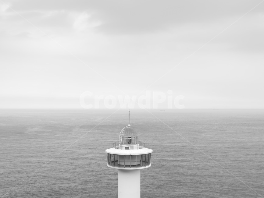 풍경,자연,바다,등대,수평선,등대,lighthouse,흑백,모노톤,monochrome,black and white