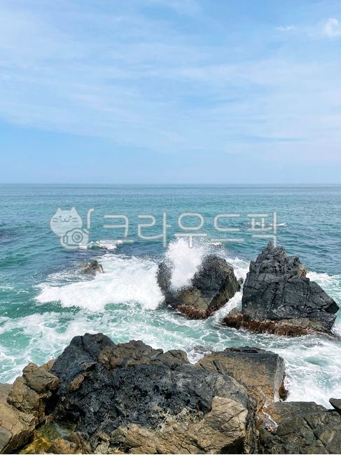 tide,summer sea,headland,summer,sea,wave,rock,Beach,Gangwondo sea,sight,vacation,Korean natural scenery,Dongjin Jeong,sky,coastline,sea stone,nature,Summer Vacation,fan road,sea rock,water,Gangwondo,korea,promontory,Jeongdongjin Buchaegil,outdoors,ocean,k