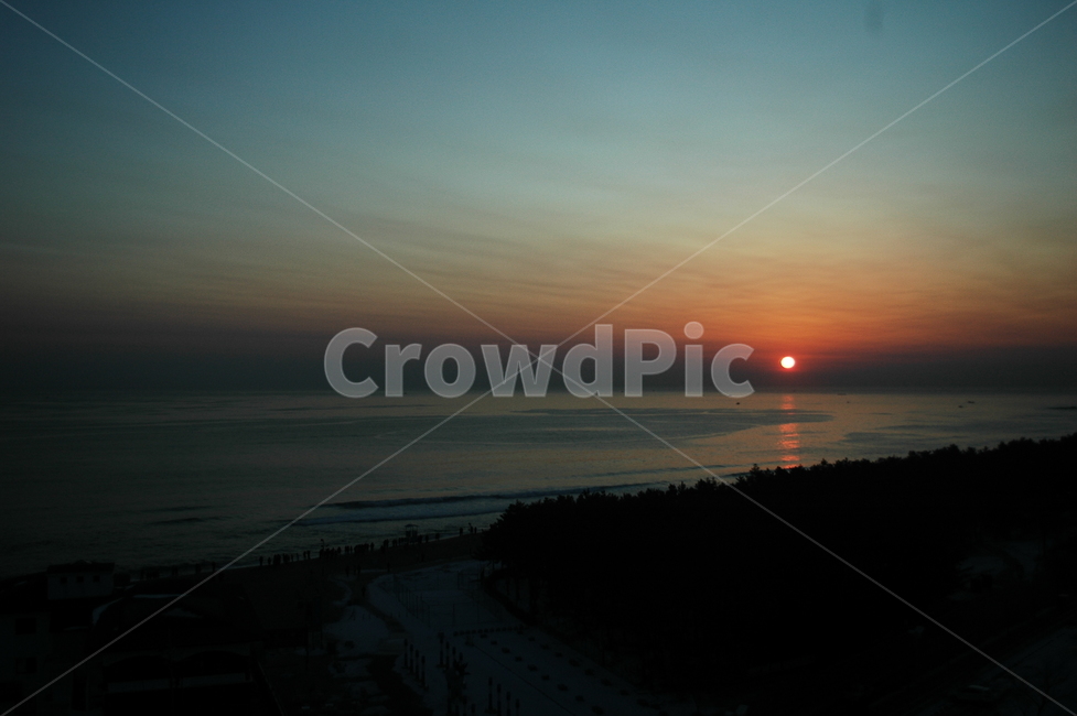 바다,일출,해돋이,겨울바다,새벽,속초,속초해변,속초해수욕장,속초바다,해변,해수욕장,파도,동해,동해바다,아침,하늘,수평선,자연,풍경,nature,landscape,outdoors,옥외,sky,dawn,red sky,붉은 하늘,sunset,일몰,dusk,황혼