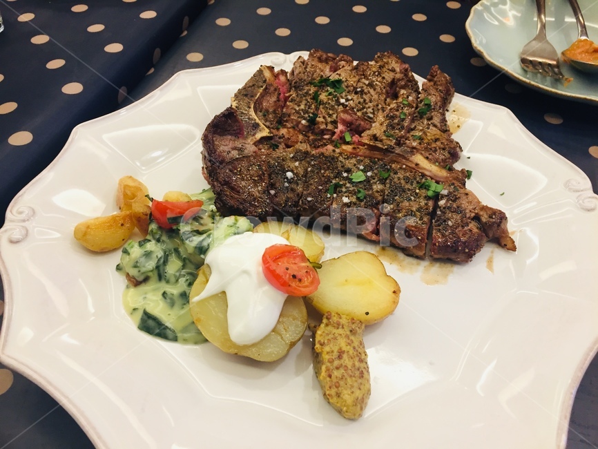 음식,스테이크,안심스테이크,등심스테이크,감자,그릇,음식,식재료,요리,food,cook,meal,dishes,food reserves