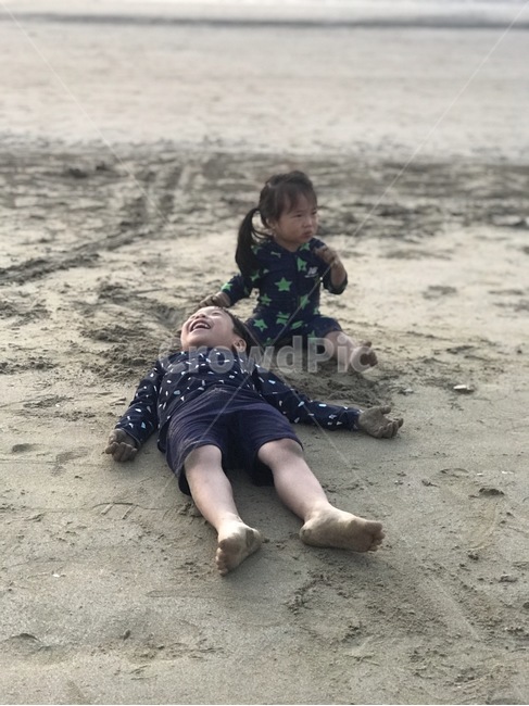 해변가,두아이,남매,모래사장,바다
