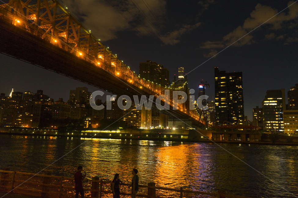 building,인간,person,건물,bridge,다리,human,사람,야경,뉴욕,불빛,빛,강,반사,지평선,newyork,light,night,river,skyline,야경,밤,풍경,nightscape,night,landscape,도시,city,해외,외국,세계,foreign,oversea,world,세계도시풍경,해외도시풍경,외국도시풍경,world cityscape