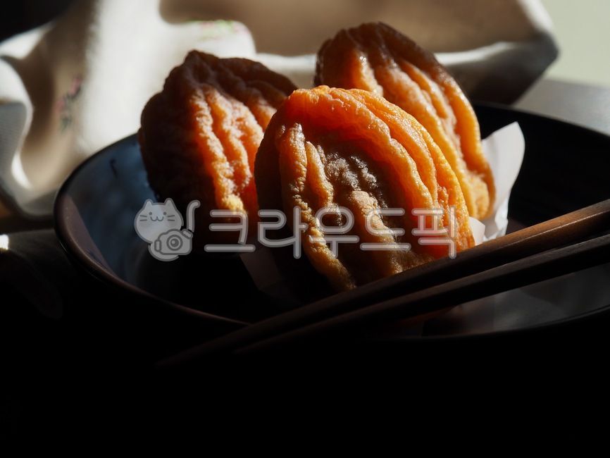 dried fruit,Persimmon,fruit,driedfruit,feeling,food,meal,driedpersimmon,wellbeingfood,dessert,background,wellbeing,Korean food,persimmon,Wellbeing food,diet food,koreanfood