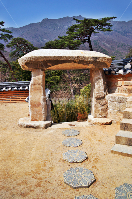돌문,버섯,자장암,통도사,말사,산내암자,산사,사찰,자장동천,영축산,암자,자장율사,금와보살,금강문,한국전통,한국문화,korean traditional,korean culture,건축물,건물외관,exterior,building,structure,architecture,construction